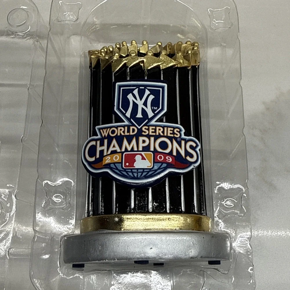 2009 New York Yankees MLB Baseball World Series Champions Trophy Paperweight
